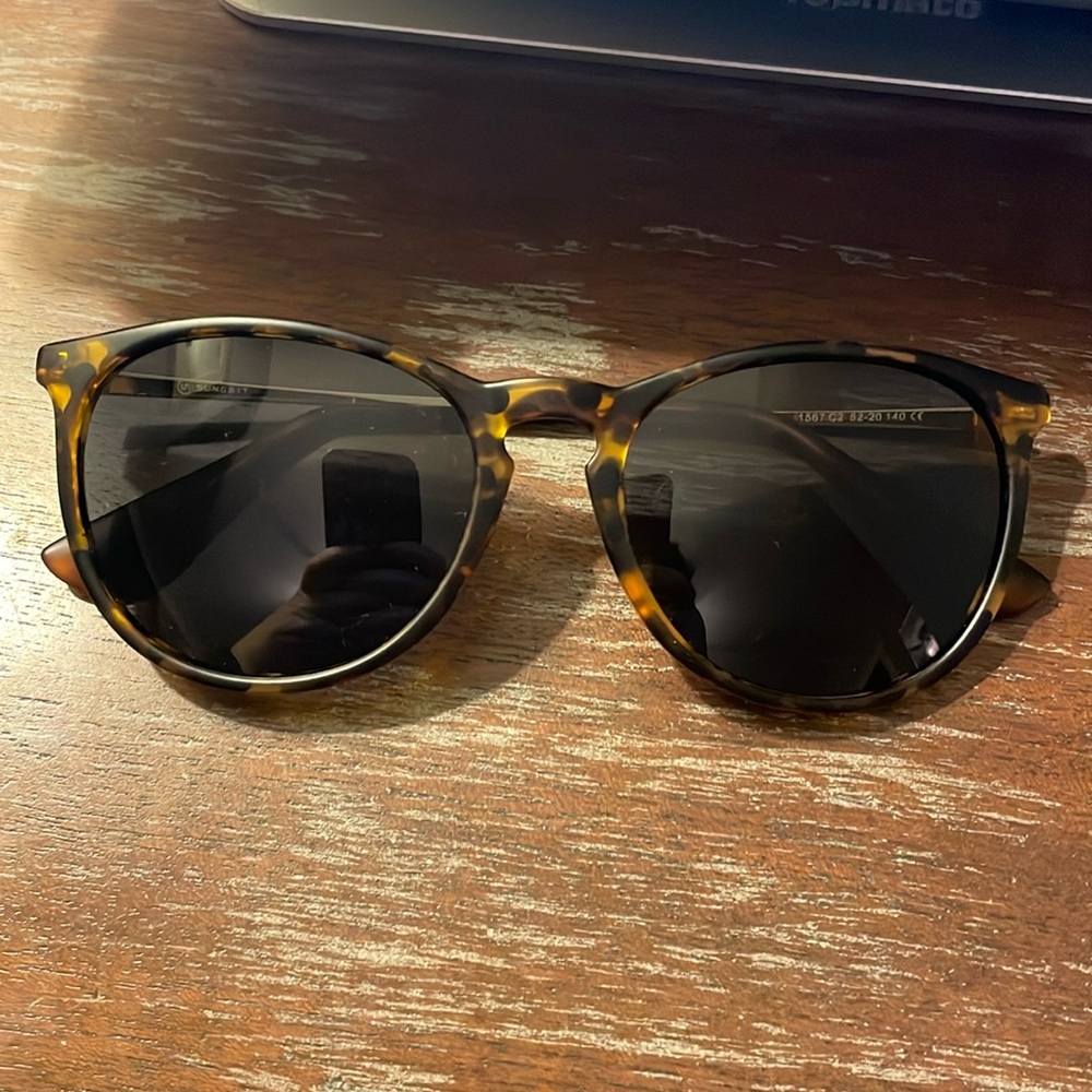 Sungait 1567 C2 round brown tortoise sunglasses
